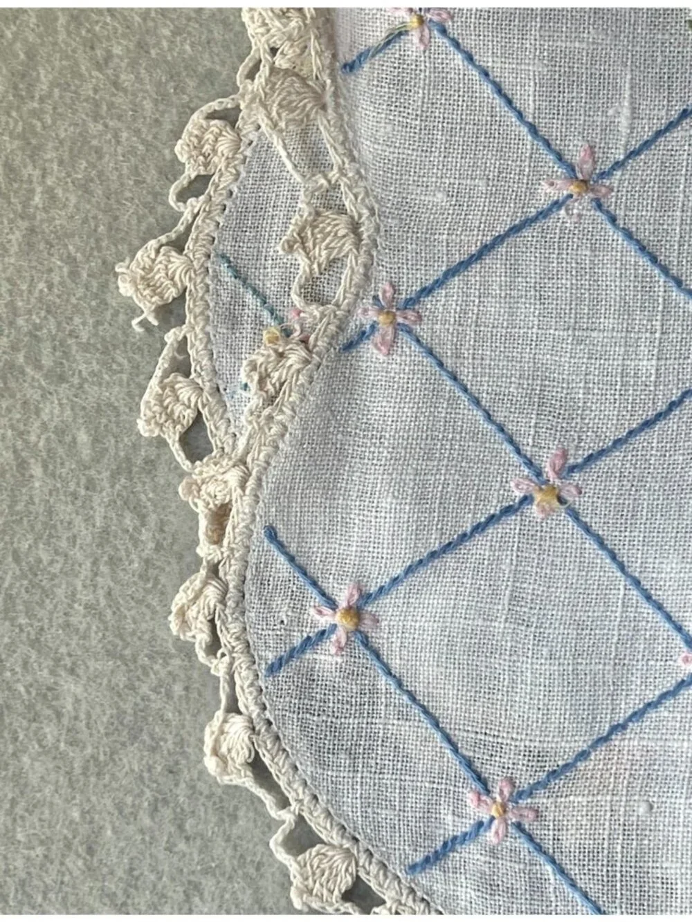 Vintage Hand-Embroidered Linen Dresser Scarf With Crocheted Edges & Floral Desig